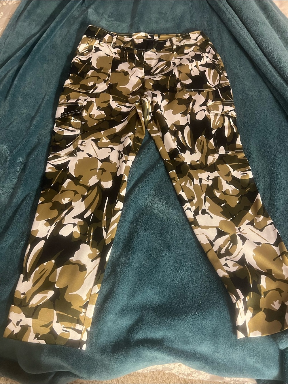 Chico's Satin Cargo Camo Print Ankle Pants size 8/10 (size 1)